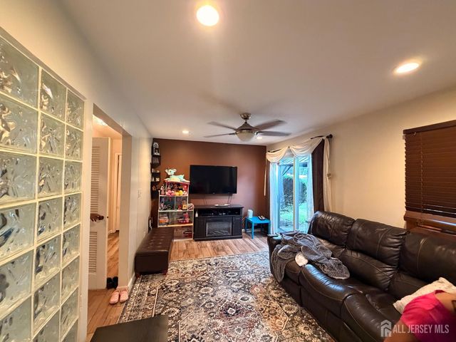36 Cambridge Road, Edison, NJ 08817