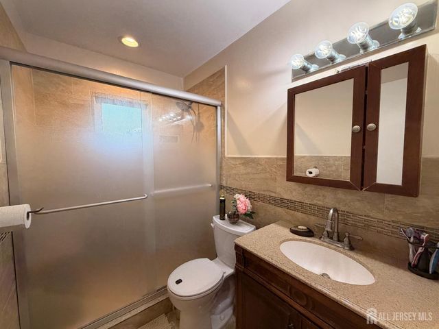 36 Cambridge Road, Edison, NJ 08817