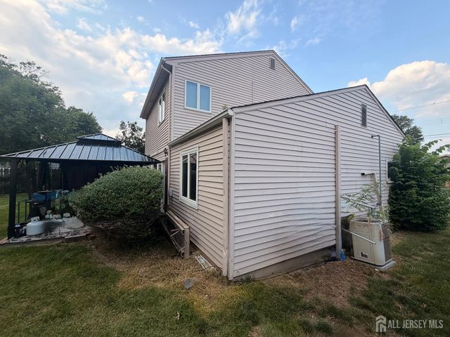 36 Cambridge Road, Edison, NJ 08817