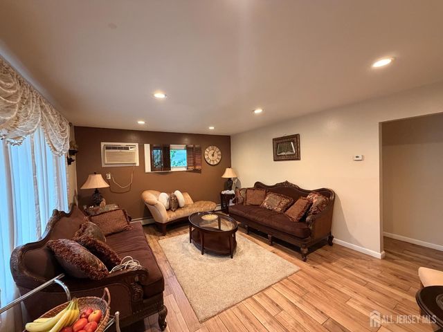 36 Cambridge Road, Edison, NJ 08817