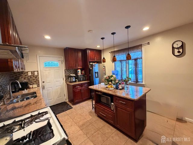 36 Cambridge Road, Edison, NJ 08817