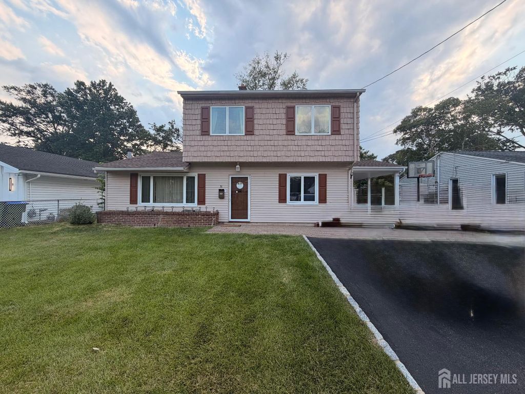 36 Cambridge Road, Edison, NJ 08817