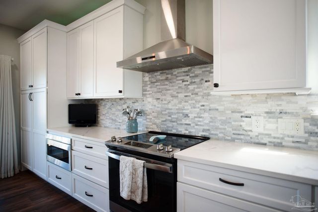 706 Via Deluna Dr, Pensacola Beach, FL 32561