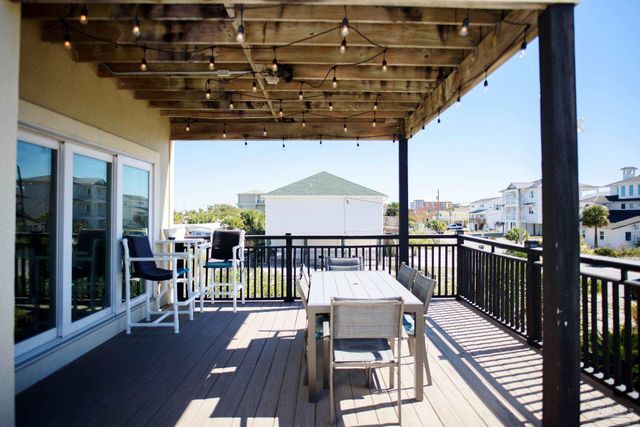 706 Via Deluna Dr, Pensacola Beach, FL 32561