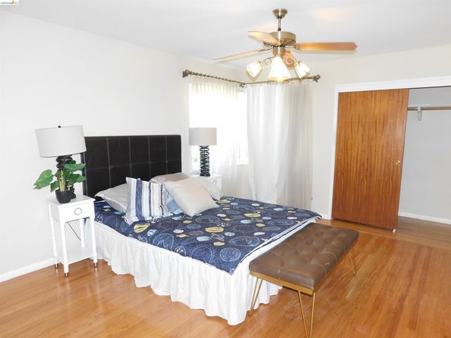 3086 Middleton St, Oakland, CA 94605