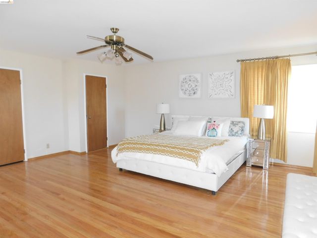 3086 Middleton St, Oakland, CA 94605