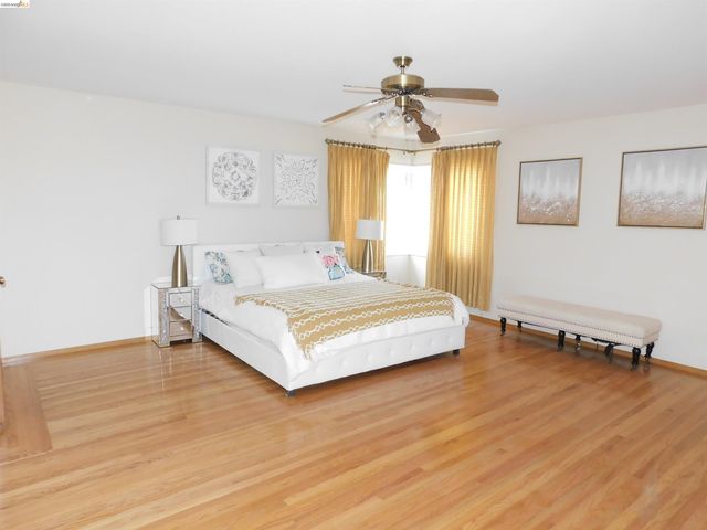 3086 Middleton St, Oakland, CA 94605