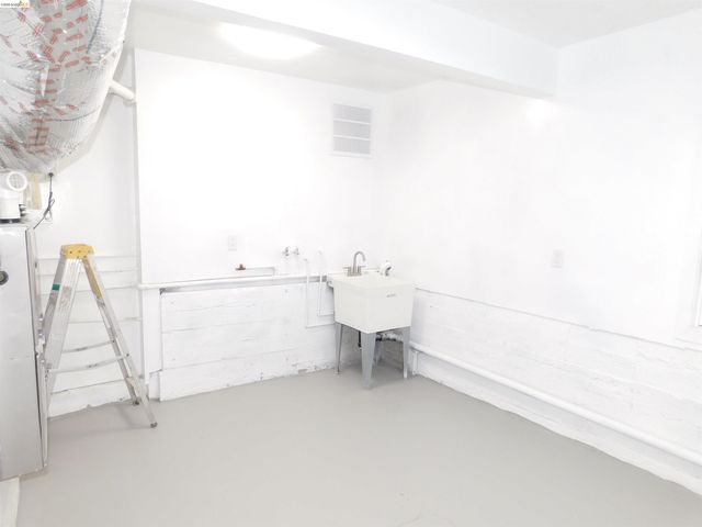 3086 Middleton St, Oakland, CA 94605
