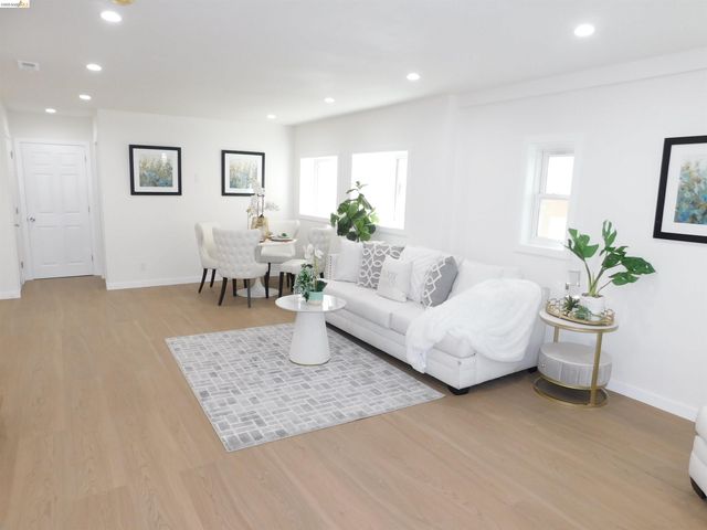3086 Middleton St, Oakland, CA 94605