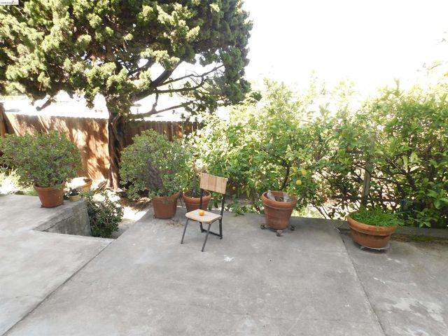 3086 Middleton St, Oakland, CA 94605