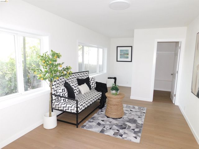 3086 Middleton St, Oakland, CA 94605