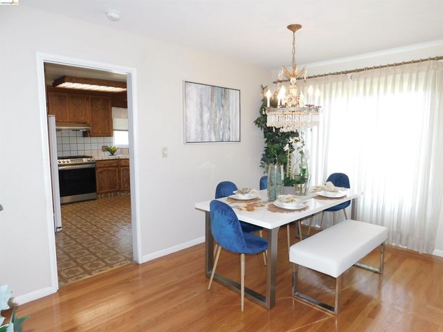 3086 Middleton St, Oakland, CA 94605