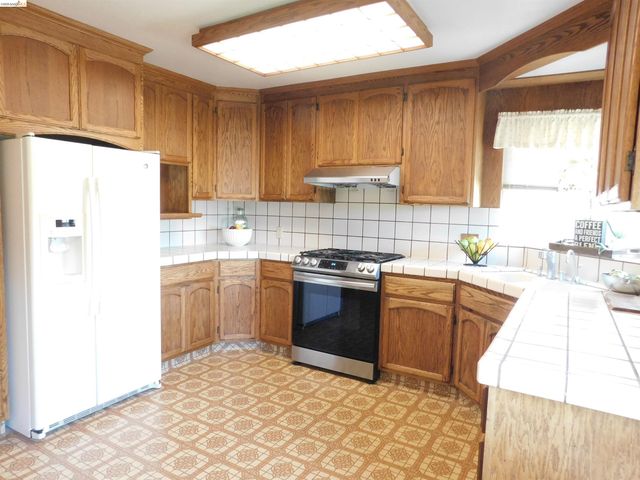 3086 Middleton St, Oakland, CA 94605