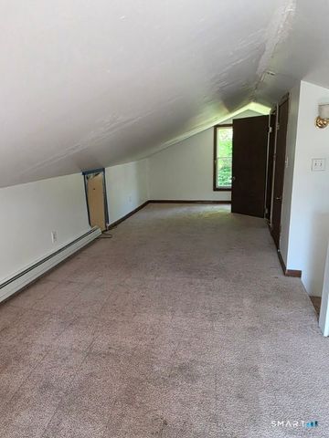12 Woodlawn Avenue, Waterford, CT 06385