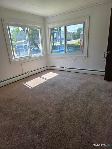 12 Woodlawn Avenue, Waterford, CT 06385