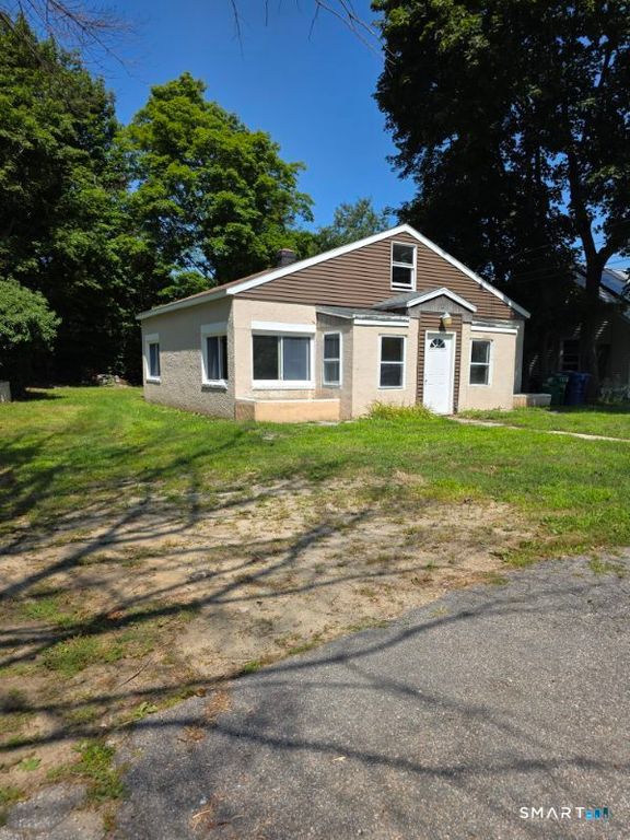12 Woodlawn Avenue, Waterford, CT 06385