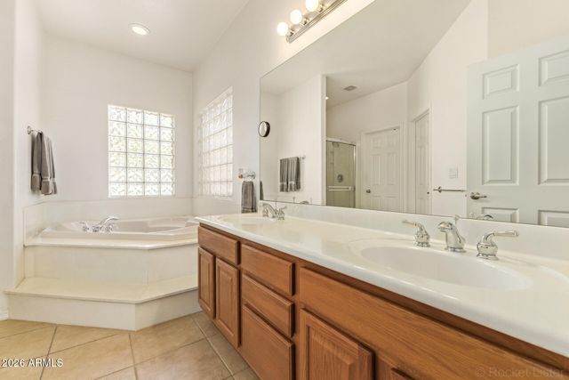 2813 E CEDAR WAXWING Drive, Gilbert, AZ 85298