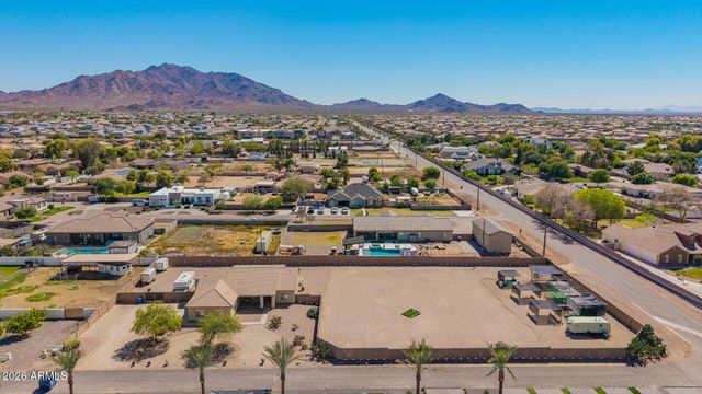 2813 E CEDAR WAXWING Drive, Gilbert, AZ 85298