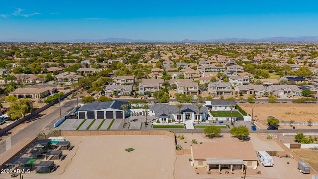 2813 E CEDAR WAXWING Drive, Gilbert, AZ 85298