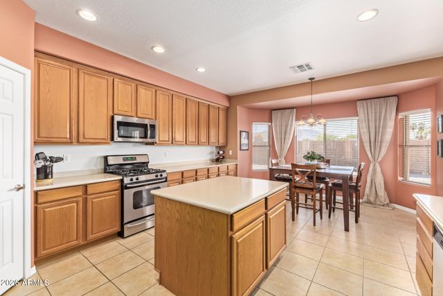 2813 E CEDAR WAXWING Drive, Gilbert, AZ 85298