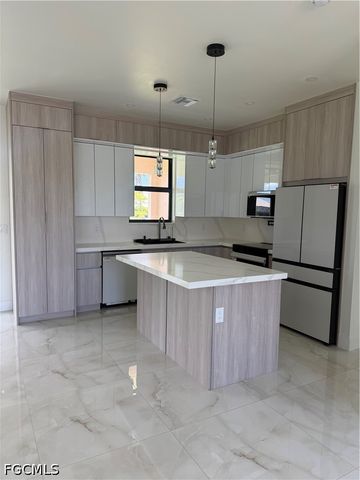 124 SE 2nd AVE, Cape Coral, FL 33990