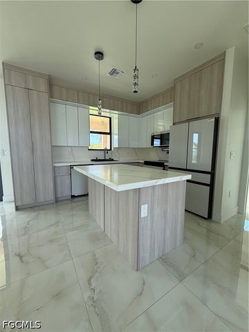 124 SE 2nd AVE, Cape Coral, FL 33990
