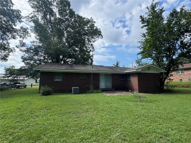 207 W Boles Street, Ola, AR 72853