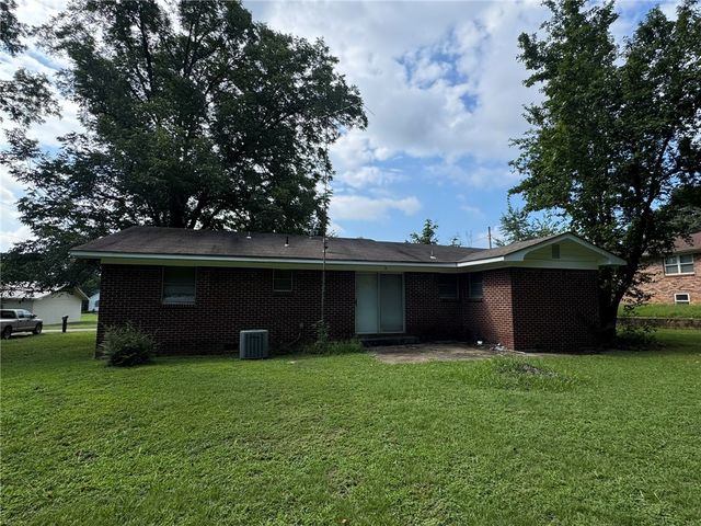 207 W Boles Street, Ola, AR 72853