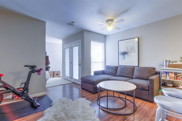 3129 Sondra Drive 302, Fort Worth, TX 76107