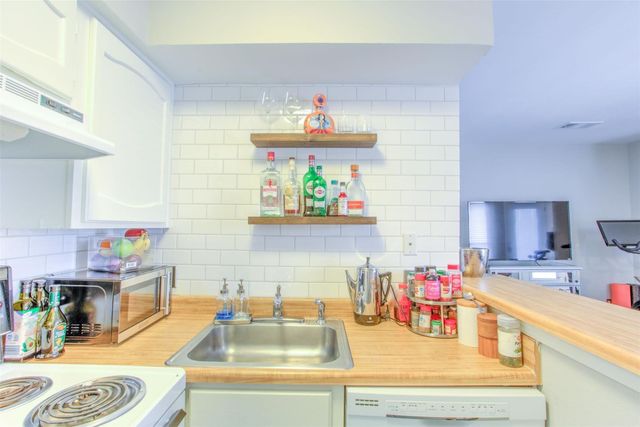 3129 Sondra Drive 302, Fort Worth, TX 76107