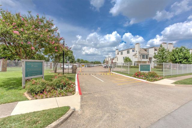 3129 Sondra Drive 302, Fort Worth, TX 76107
