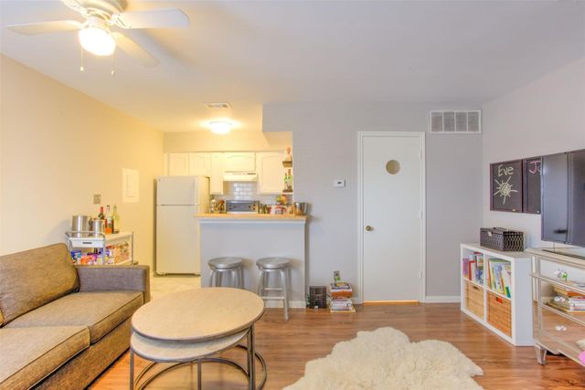 3129 Sondra Drive 302, Fort Worth, TX 76107