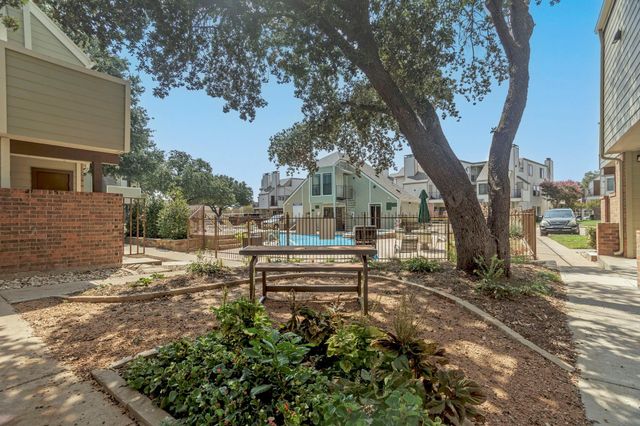 3129 Sondra Drive 302, Fort Worth, TX 76107
