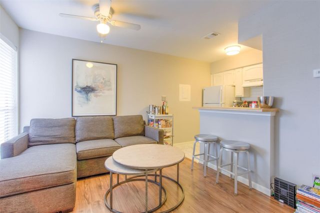 3129 Sondra Drive 302, Fort Worth, TX 76107