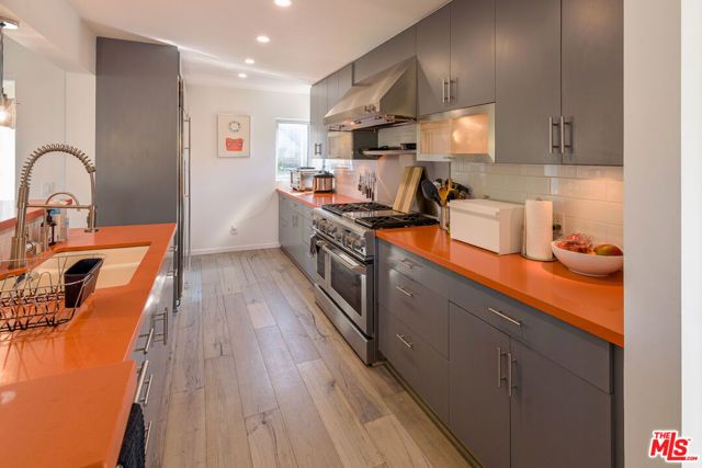 6830 Cahuenga Park Trail, Los Angeles, CA 90068