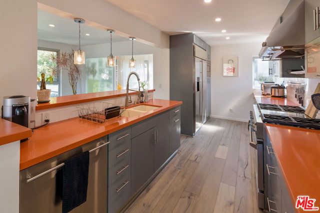 6830 Cahuenga Park Trail, Los Angeles, CA 90068
