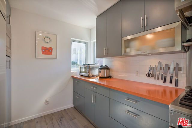 6830 Cahuenga Park Trail, Los Angeles, CA 90068