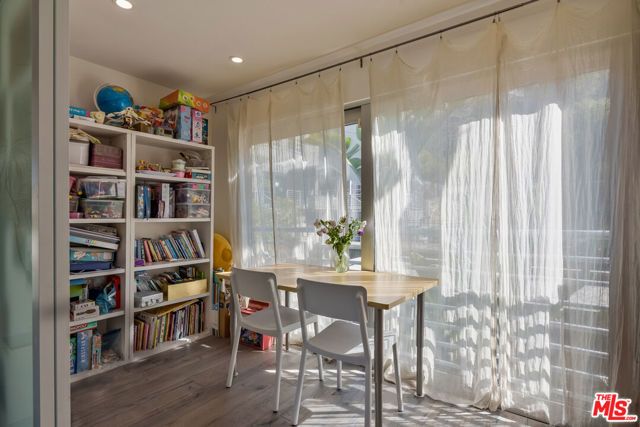 6830 Cahuenga Park Trail, Los Angeles, CA 90068