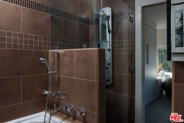 6830 Cahuenga Park Trail, Los Angeles, CA 90068