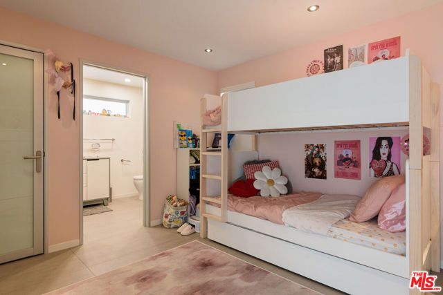 6830 Cahuenga Park Trail, Los Angeles, CA 90068