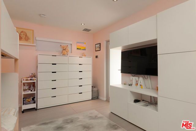 6830 Cahuenga Park Trail, Los Angeles, CA 90068