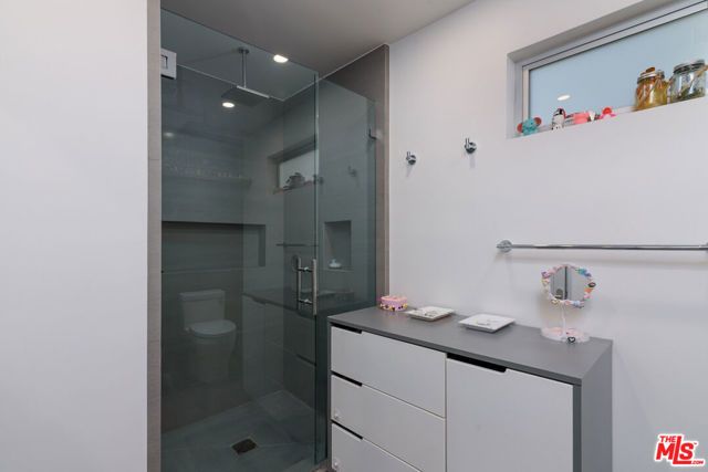 6830 Cahuenga Park Trail, Los Angeles, CA 90068