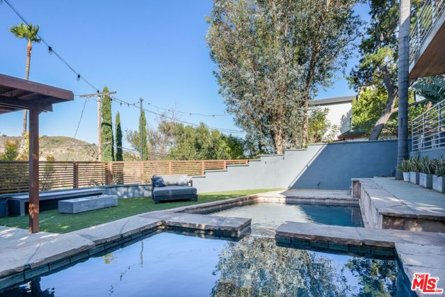 6830 Cahuenga Park Trail, Los Angeles, CA 90068