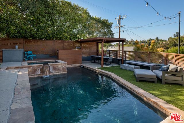 6830 Cahuenga Park Trail, Los Angeles, CA 90068