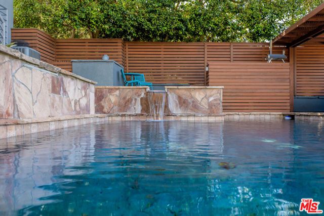 6830 Cahuenga Park Trail, Los Angeles, CA 90068