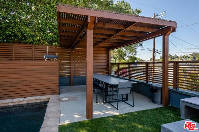 6830 Cahuenga Park Trail, Los Angeles, CA 90068