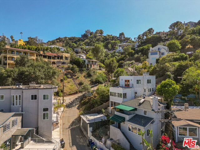 6830 Cahuenga Park Trail, Los Angeles, CA 90068