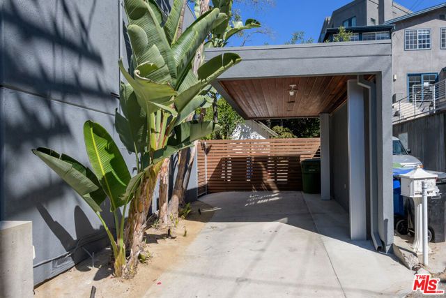 6830 Cahuenga Park Trail, Los Angeles, CA 90068