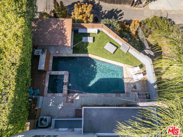 6830 Cahuenga Park Trail, Los Angeles, CA 90068