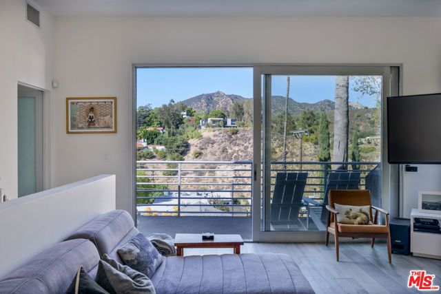 6830 Cahuenga Park Trail, Los Angeles, CA 90068